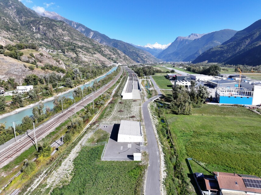 Gedeckter Einschnitt Raron mit Blick auf Zentrale und Offene Strecke Ost
